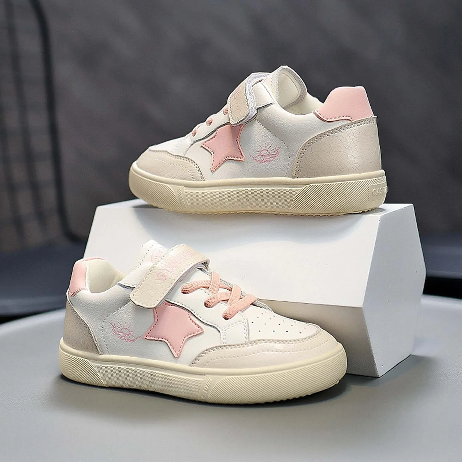 Children's Fashion Sneakers Thick Bottomed Casual Walking Shoes Breathable Lightweight Gym Sports Tennis Shoes Outdoor Sports Running Shoes/Boys/Girls
