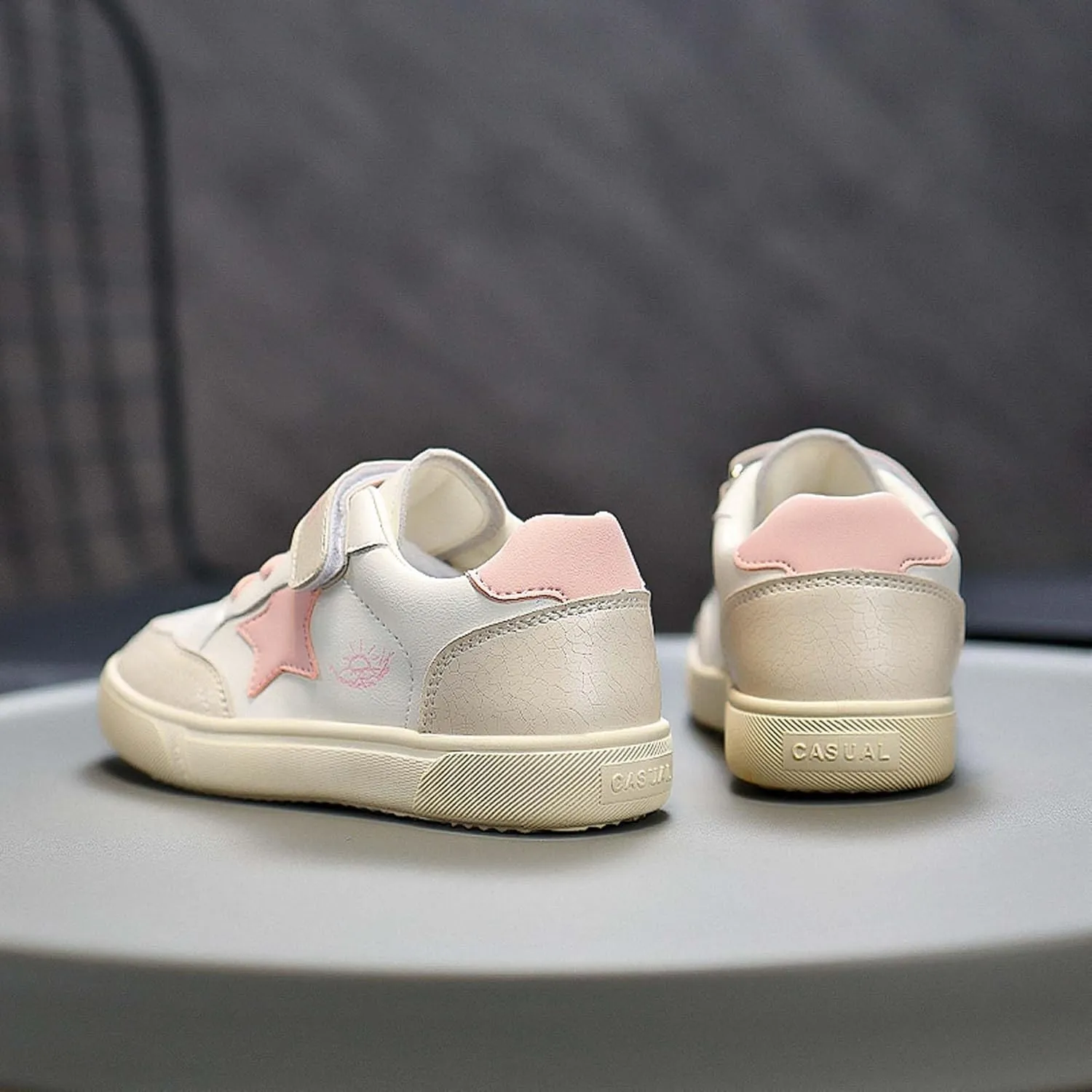 Children's Fashion Sneakers Thick Bottomed Casual Walking Shoes Breathable Lightweight Gym Sports Tennis Shoes Outdoor Sports Running Shoes/Boys/Girls