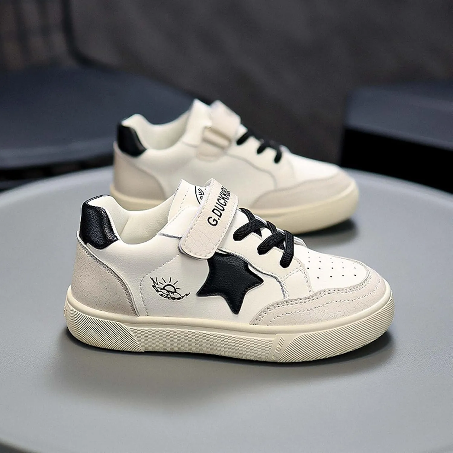 Children's Fashion Sneakers Thick Bottomed Casual Walking Shoes Breathable Lightweight Gym Sports Tennis Shoes Outdoor Sports Running Shoes/Boys/Girls
