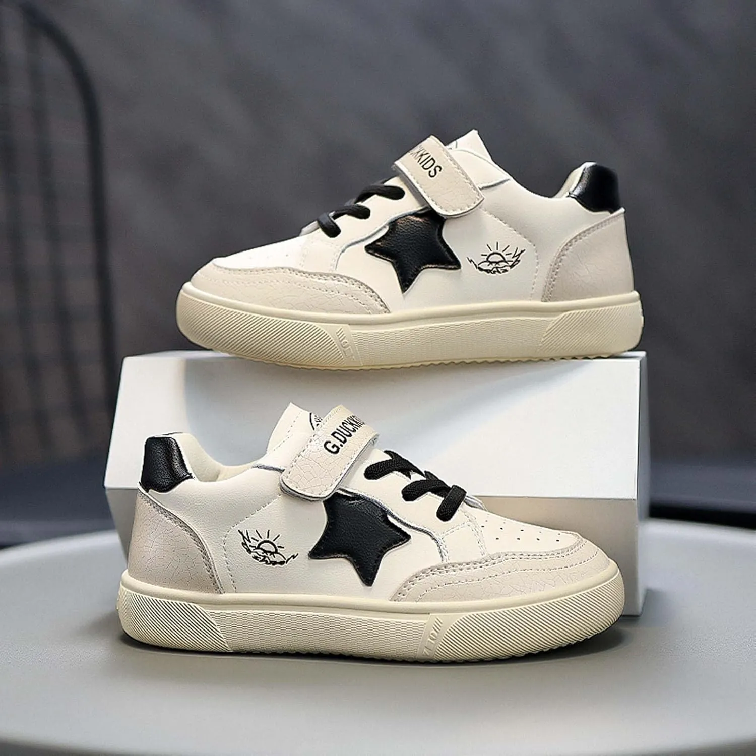 Children's Fashion Sneakers Thick Bottomed Casual Walking Shoes Breathable Lightweight Gym Sports Tennis Shoes Outdoor Sports Running Shoes/Boys/Girls