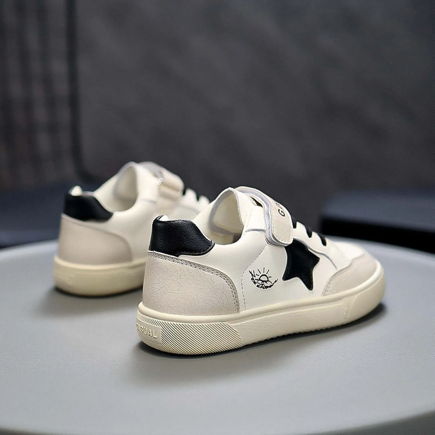 Children's Fashion Sneakers Thick Bottomed Casual Walking Shoes Breathable Lightweight Gym Sports Tennis Shoes Outdoor Sports Running Shoes/Boys/Girls